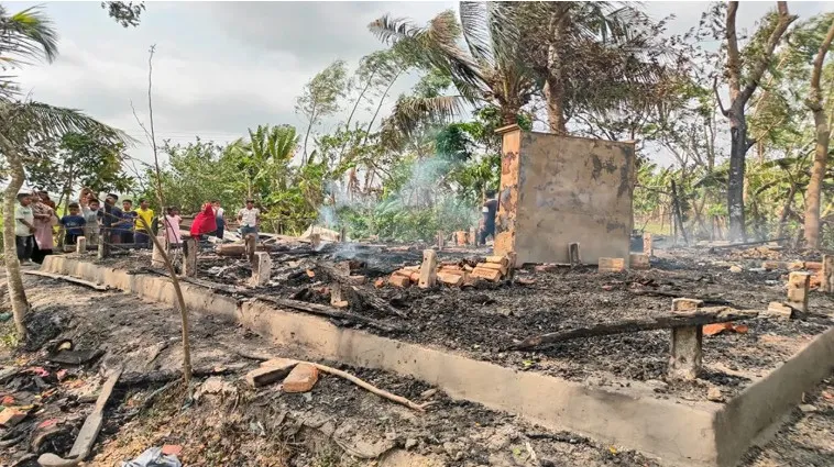 নেশার টাকা না পেয়ে বসতঘরে আগুন